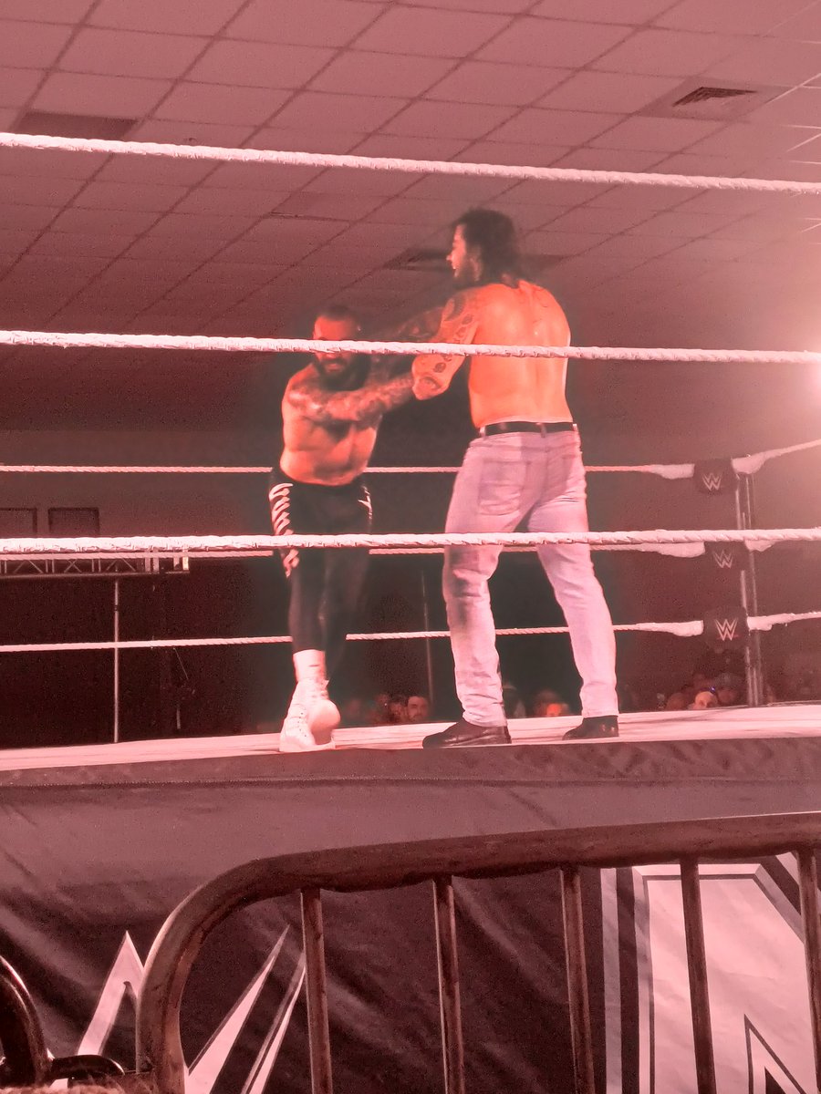 Planeta_Wrest's tweet image. Shiloh Hill derrota a Niko Vance en un buen combate #NXTLakeland #WWE #NXT