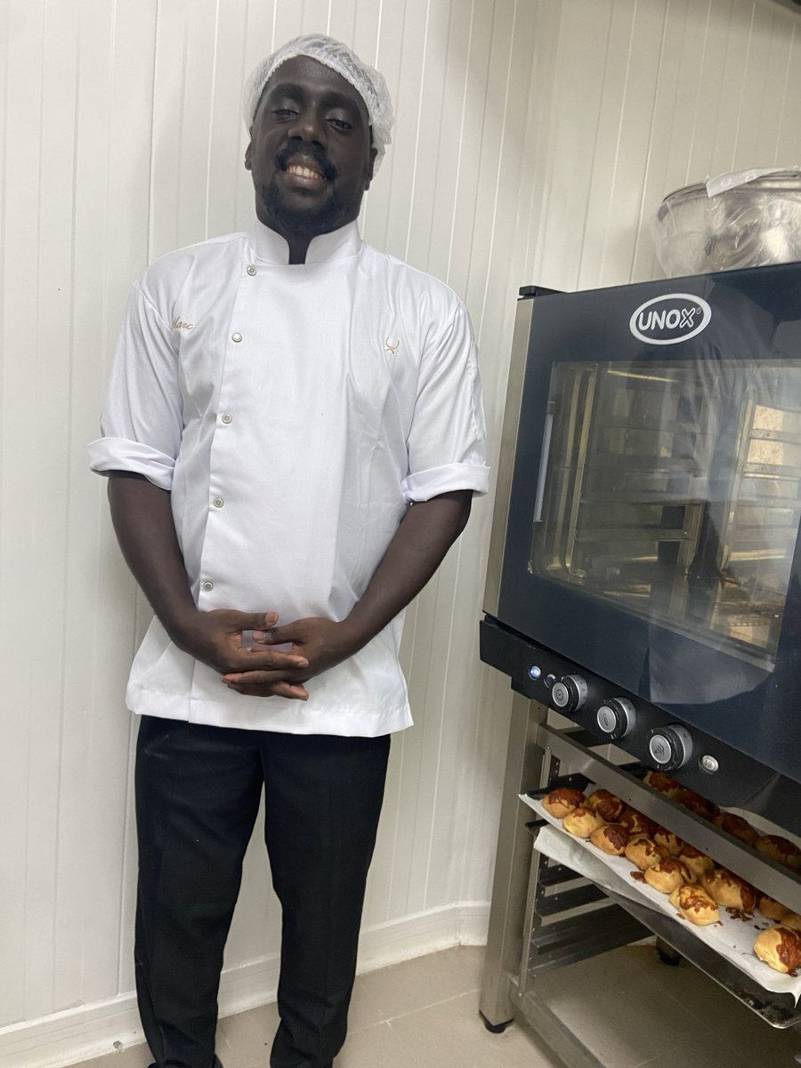 MarcauVIX's tweet photo. 2022 je me faisait appeler chef Marco par un bon nombre de mes amis. 
2023 je me cherchais encore. 
2024 année très difficile pour moi. 
2025 année très simple et cool.  
2026 début d’année difficile mais aujourd’hui presque chef pâtissier au Must !! https://t.co/l3WnK5fLhi