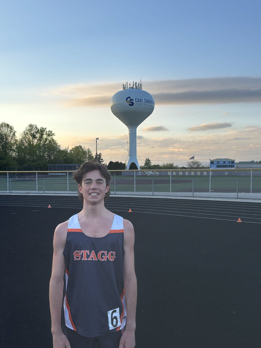 StaggXCountry's tweet photo. Jack Krusinski with a unbelievable race in the 1600 at the Pete Struck Invitational.  @StaggBoysTF https://t.co/rMANjChyiX