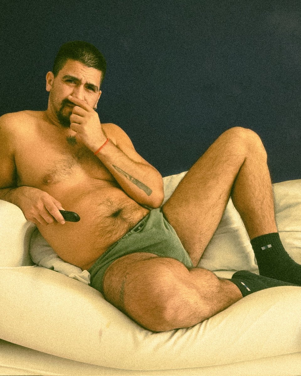x4n4xdu's tweet photo. POV:  Te invité a tomar un fernet y ver unos videos en casa. https://t.co/j2NEvMi3OR