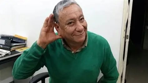 Felipe Castillo , acaba de abandonar  a Pepe Luna  al ver el descalabro de Podemos  que no paso la valla, el sinvergüenza de Castillo ahora coqueta con Carlos Álvarez , con "País para todos"para postular al sillón de los Olivos .. Quiere morir como Alcalde porque gobernò 25 años