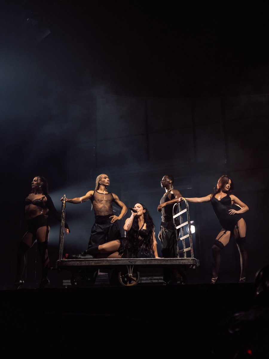 Demi Lovato Charts tweet media