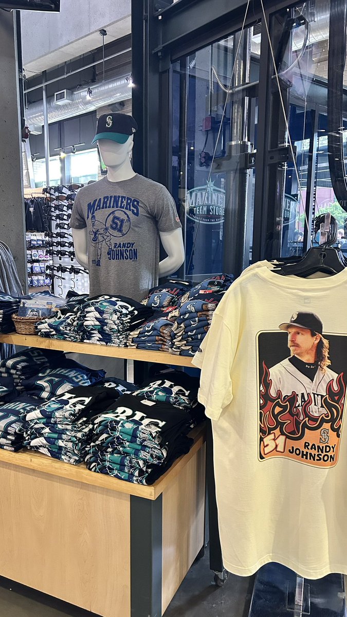 Mariners Team Store tweet media