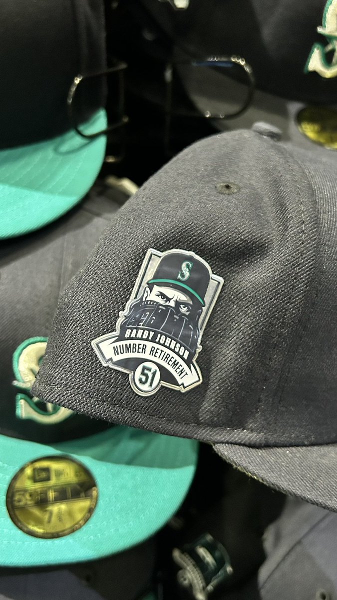 Mariners Team Store tweet media