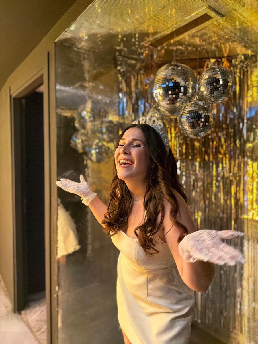 ipotrz's tweet photo. Aman tanrım evleniyorum 💍👰🏻‍♀️💃🏻 https://t.co/uHVAYkHrdU