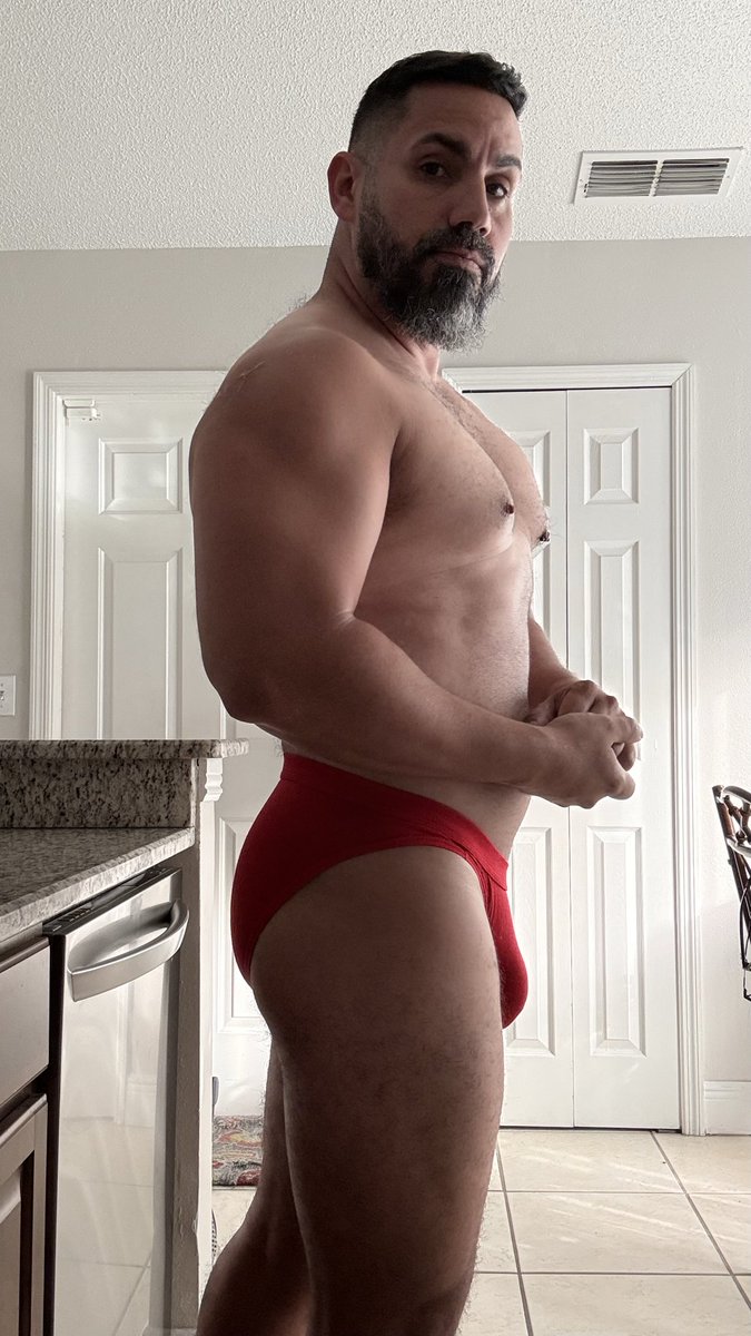 javielillo81's tweet image. When in Red #Red #latino #briefs