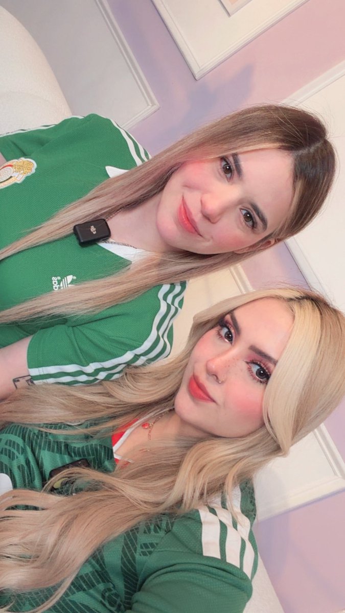 Vecinas fifas abren estampas del mundial en directo, ya en vivo en la morada 💜