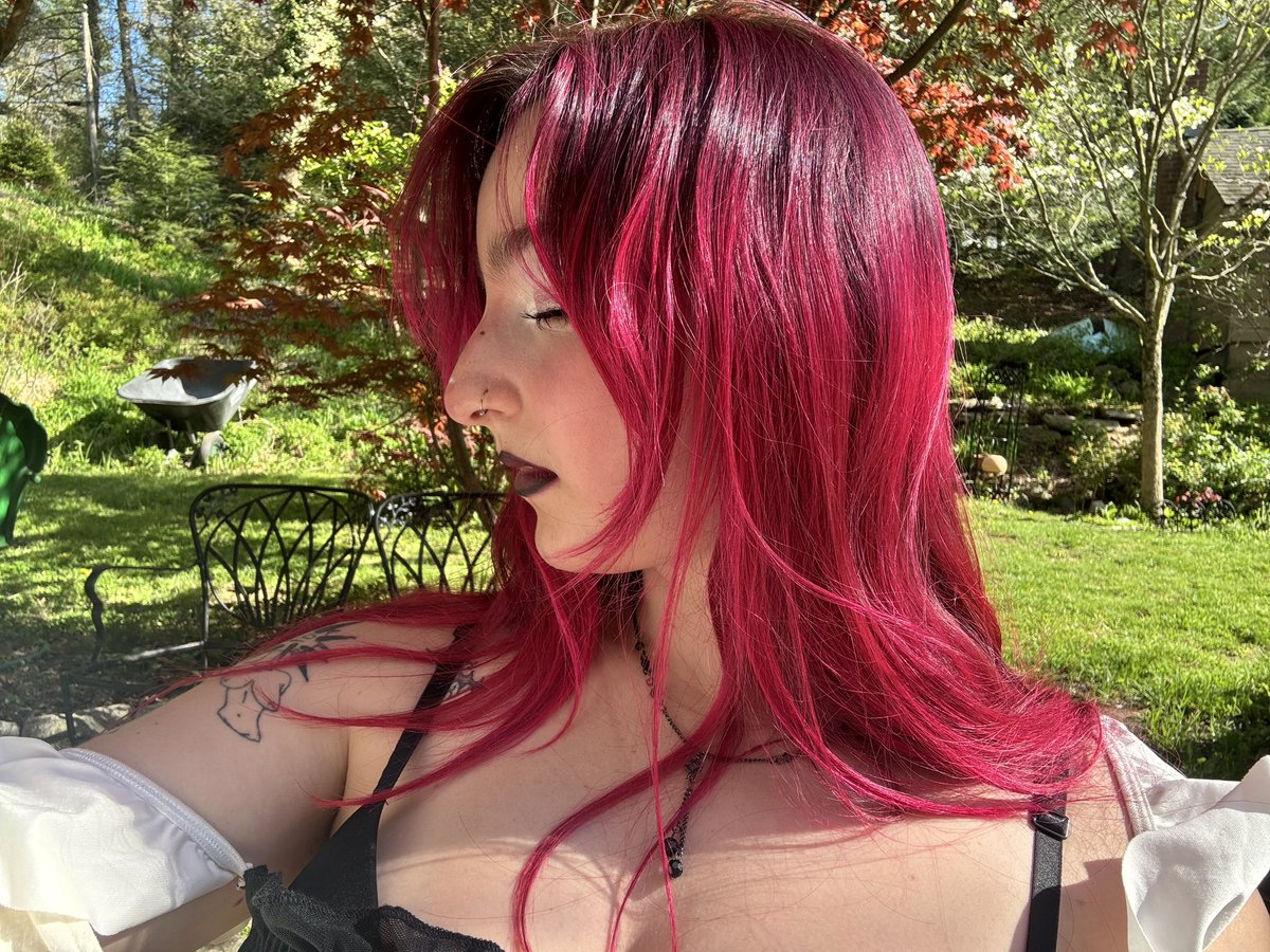 Eva_alien3's tweet photo. Soaking up the lovely sun https://t.co/KaVc1HCv0y