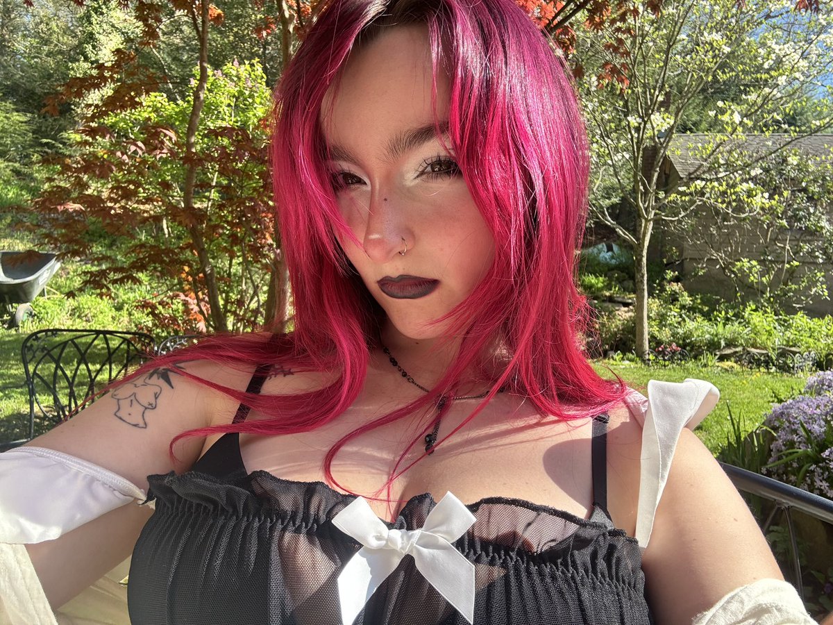 Eva_alien3's tweet photo. Soaking up the lovely sun https://t.co/KaVc1HCv0y