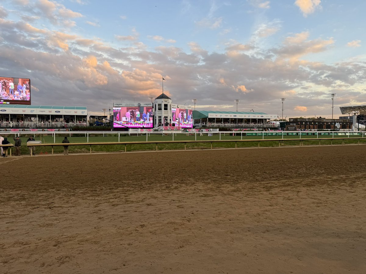 RyanMistretts's tweet photo. What an amazing day

Let’s hope for Zany for the Oaks race to top it off!! 

@hhhracingpod @APRoscoeK @PatrickKuenzel https://t.co/pTBlEc3IQu