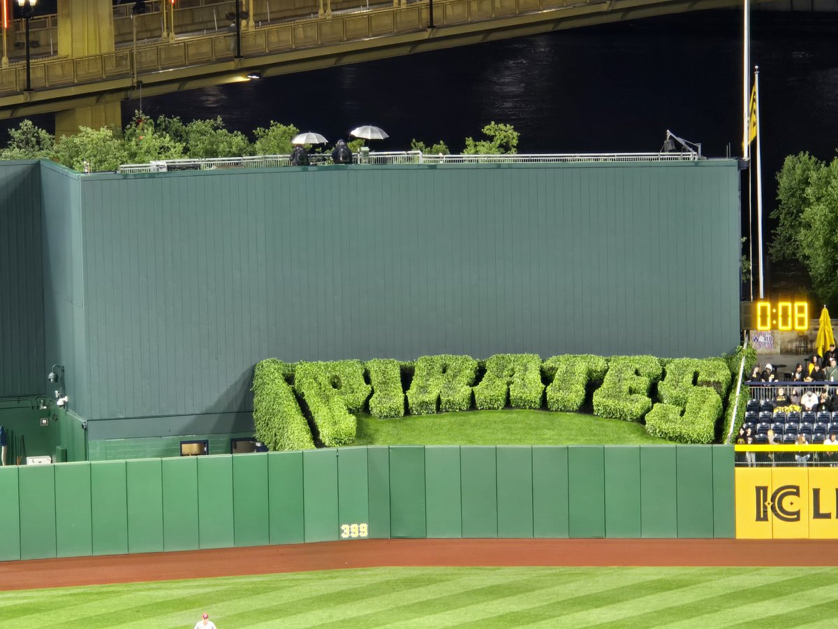 TheBuccosFan's tweet image. #BOOM Bushes for Reynolds! 1-0 Buccos! #EarlyLeadsAreAlwaysNice 
#LetsGoBucs