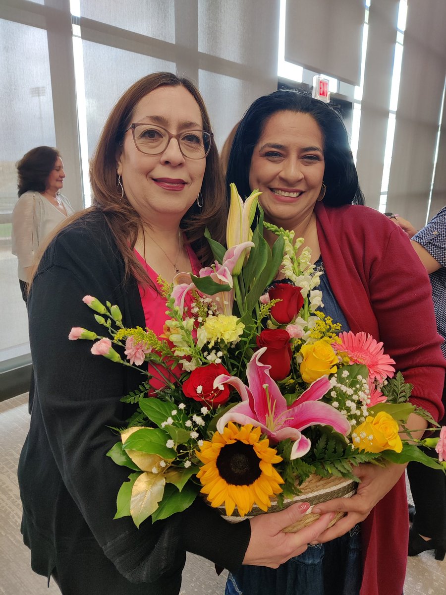 Principal Chavira, Dr. Sue A. Shook Elem. tweet media