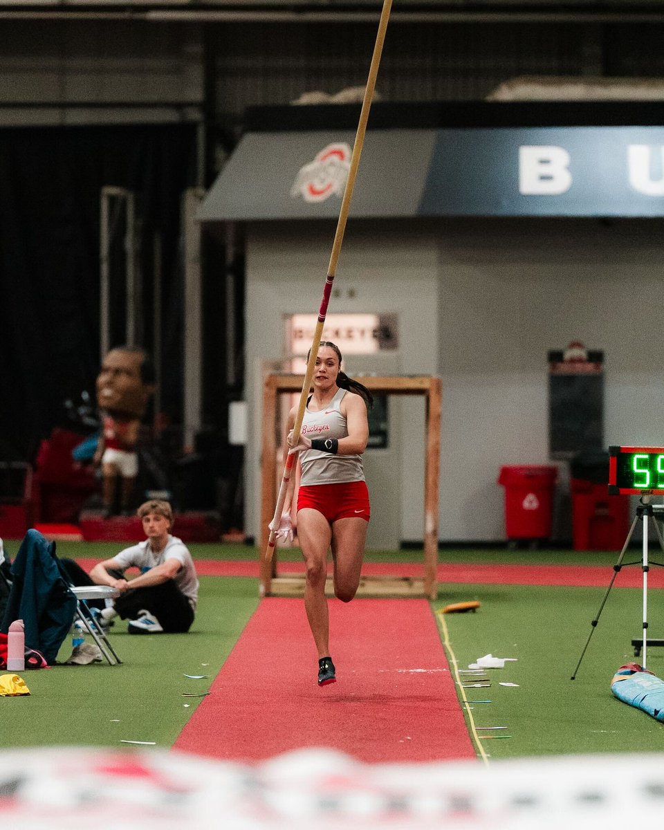OhioStateTFXC's tweet image. Sophie Fong's program record in the women's pole vault was the highlight on day one of the Jesse Owens Classic ⤵️ 

📝: go.osu.edu/DHgg 

 #GoBucks