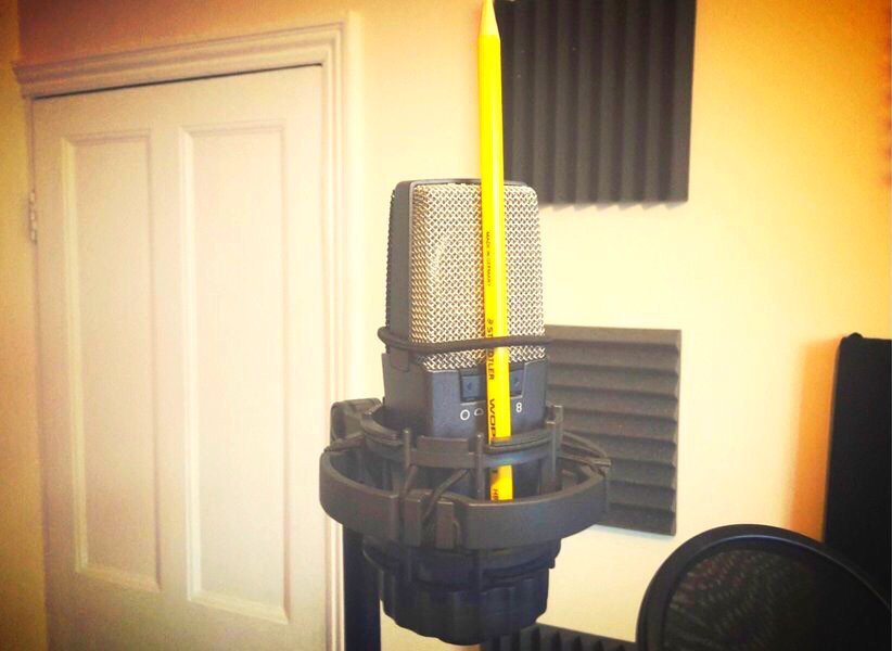 MAIVEapp's tweet image. No pop filter? Try the pencil trick: A Simple way to de-ess vocals and treat plosives. #recording #vocals #microphone #recordingstudio