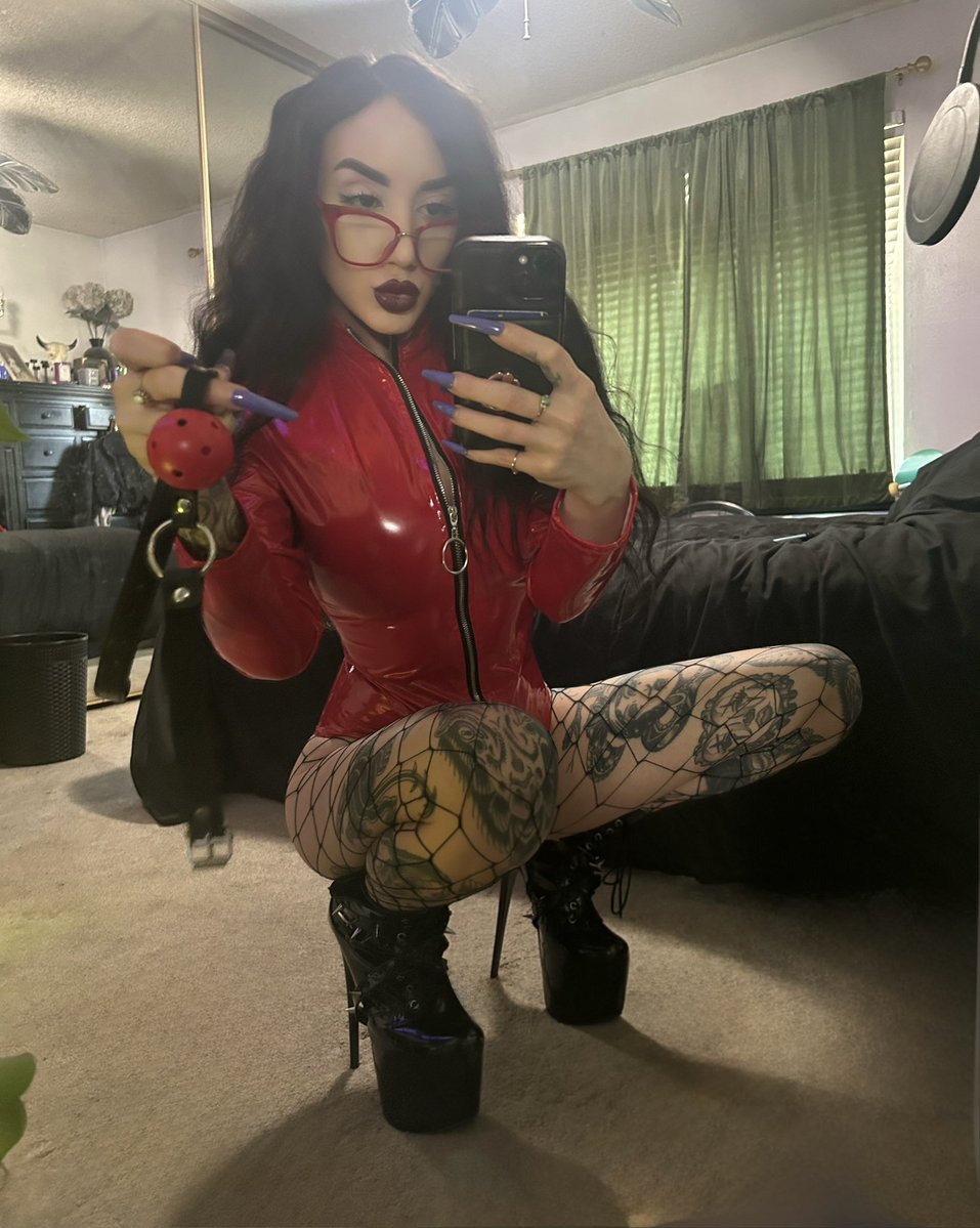 Mistress Gigi ✨ tweet media
