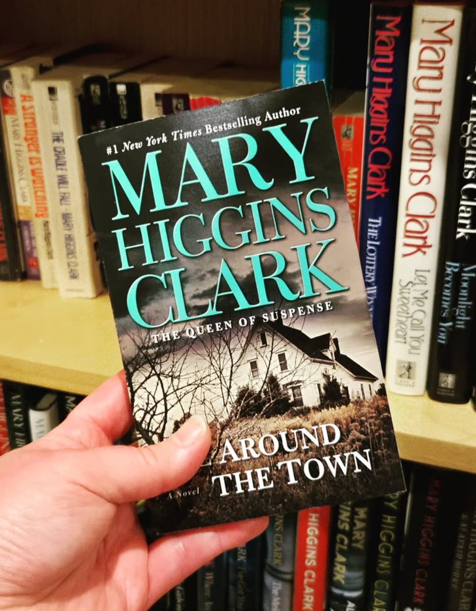 OyeJohn52's tweet image. I was feeling nostalgic so I decided to revisit Mary Higgins Clark's ALL AROUND THE TOWN -- the first book of hers I ever read. If Nancy Drew was my gateway to MHC then MHC was my gateway to all the adult suspense authors that (still) dominate my reading. 😍📚 #FridayReads