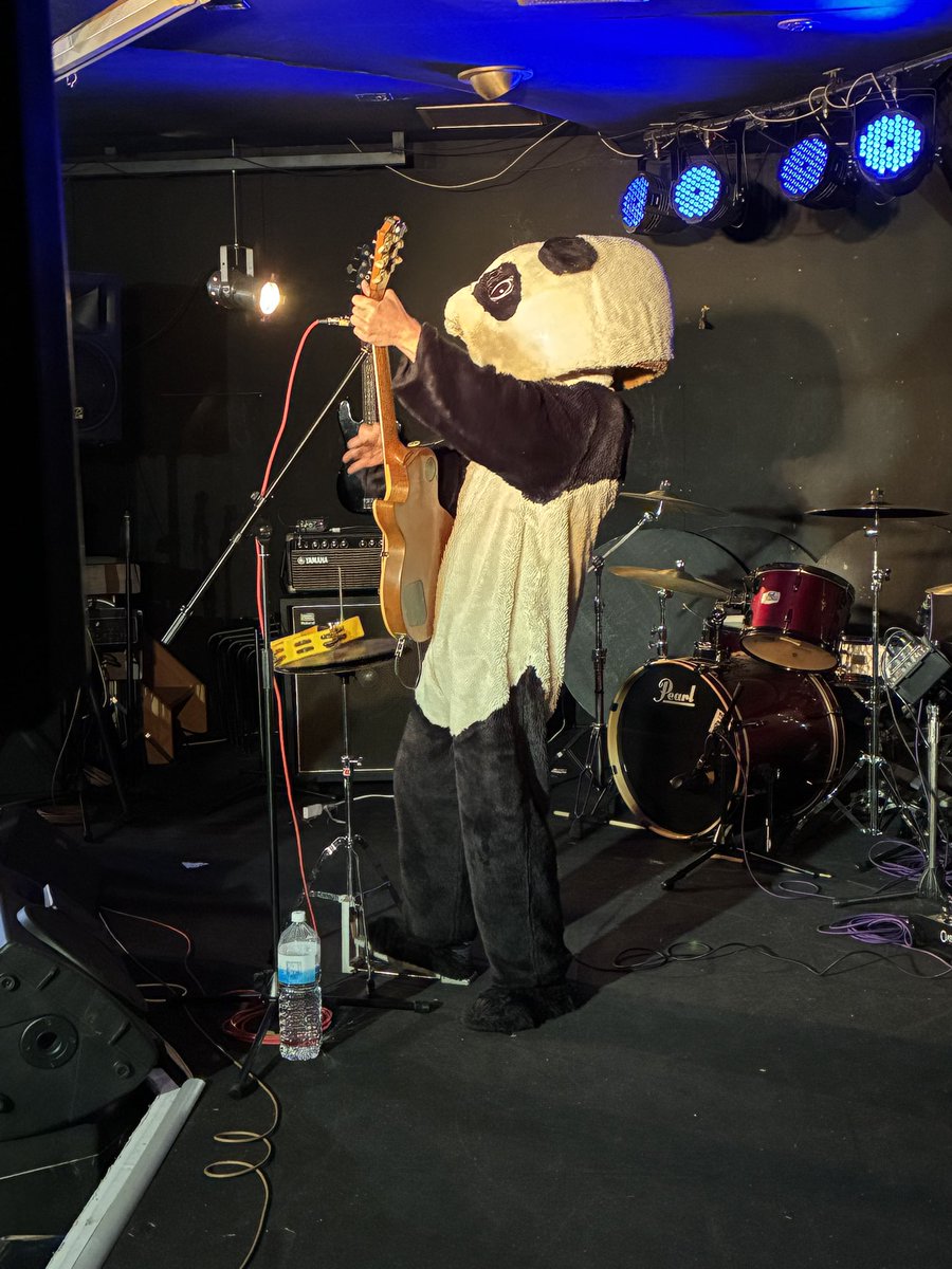 papicostomp's tweet photo. 4/29出水ZIPでのイベントありがとうございました〜！カズマックと一緒にKAZUCOと言う新ユニットでのデビューでした！ギターパンダ、冗談ぢゃねーやーず、トリプルXXX、DJ&amp;企画のトミー、ZIPスタッフ、そして目撃してくれた皆様に感謝！KAZUCOの次は未定ですが
PAPICOネクストは6/27八代7thコードです https://t.co/LwdCWhXbt7