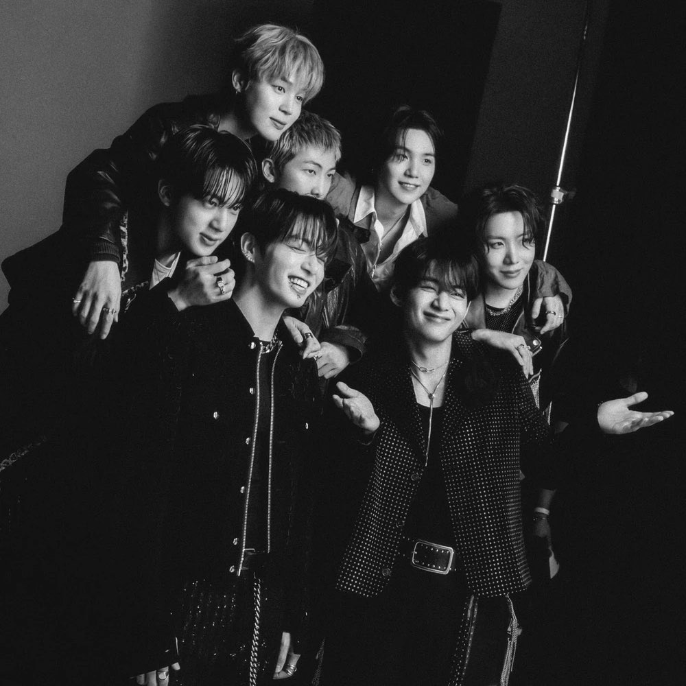 Universo Bangtan ⁷ tweet media