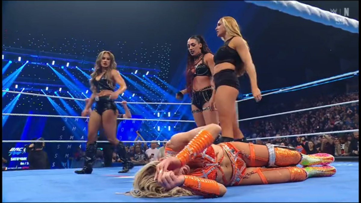 ringsidenews_'s tweet image. Jacy Jayne just beat CHARLOTTE FLAIR!?!?!? WHAT! | #WWE #SmackDown