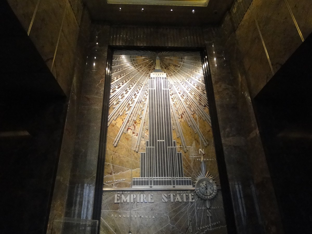 MarkWerling5's tweet image. Happy birthday to the Empire State Building.

It opened today in 1931, amid the Depression.  An Art Deco masterpiece.  #Manhattan #Architecture