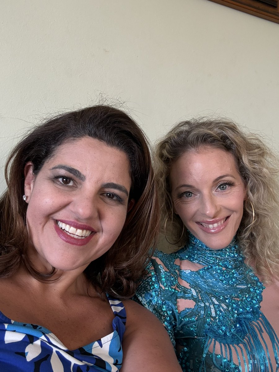 carlabergsinger's tweet photo. Eles pegaram a música de um jeito que eu não esperava e ficou melhor do que eu imaginei. Isso é colaboração de verdade. 🩰✨

They interpreted the song in a way I didn't expect, and it turned out better than I imagined. That's what real collaboration looks like.

#DeixapraLá https://t.co/PkglEG3HfF