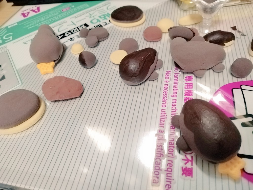 nuoonnu's tweet photo. またコツコツと作ってます。推しモチーフのホイップデコスマホケース作り楽しすぎる。 https://t.co/up3itcYbDc