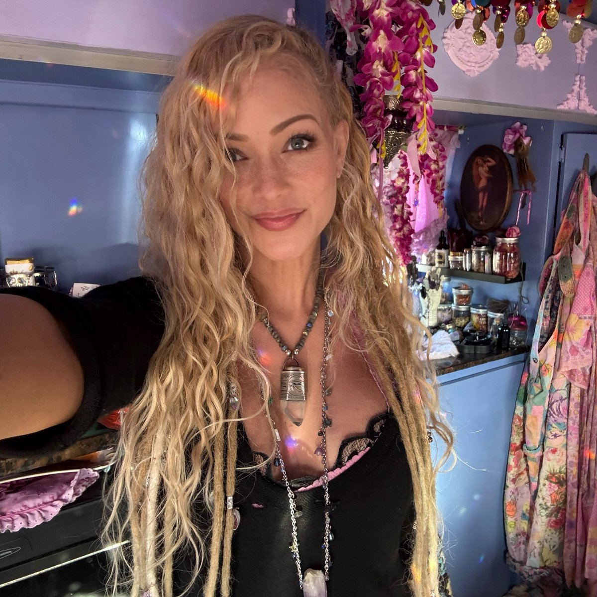 Mindy MF Robinson 🦄 tweet media