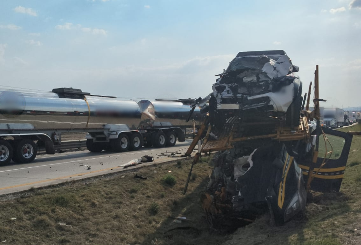 GN_Carreteras's tweet image. #TomePrecauciones en #Hidalgo se registra cierre parcial de circulación por #AccidenteVial, cerca del Km 141+000 del Libramiento Arco Norte. Atienda indicación vial.