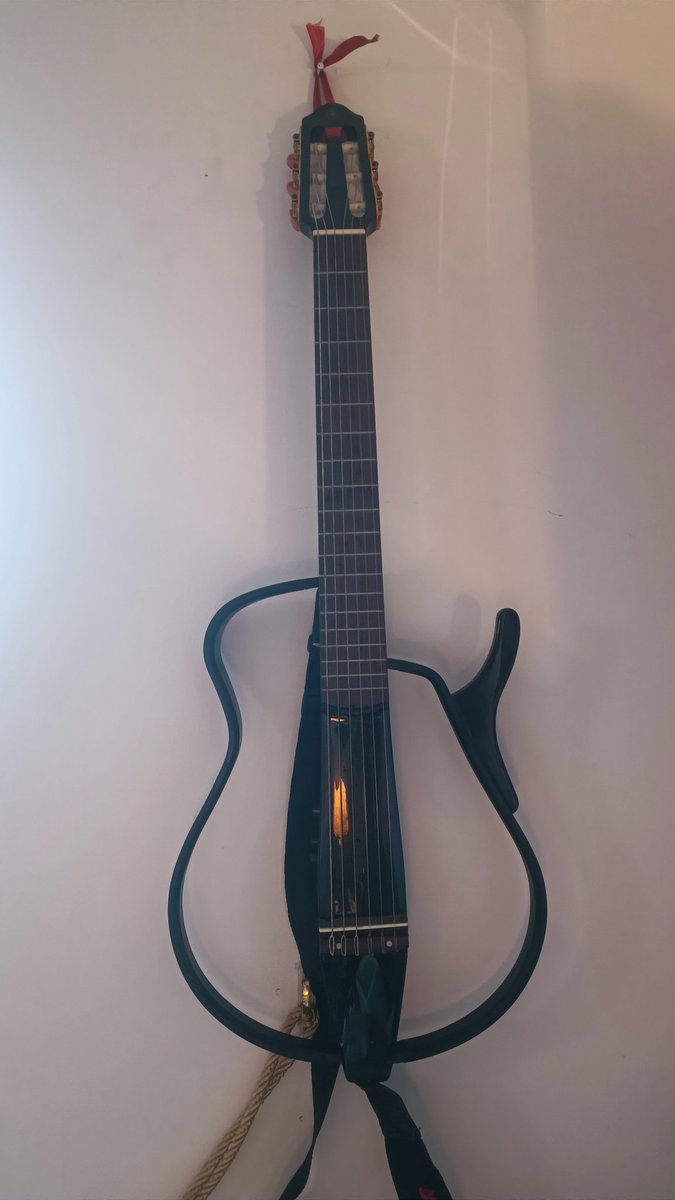 Edfarhangtr's tweet photo. WTS Gitar Yamaha Silent Guitar SLG100N masih dalam kondisi mulus dan jarang dipake. Bisa pick up di Bogor yaa 👍🏻 https://t.co/qwnMym6DqB