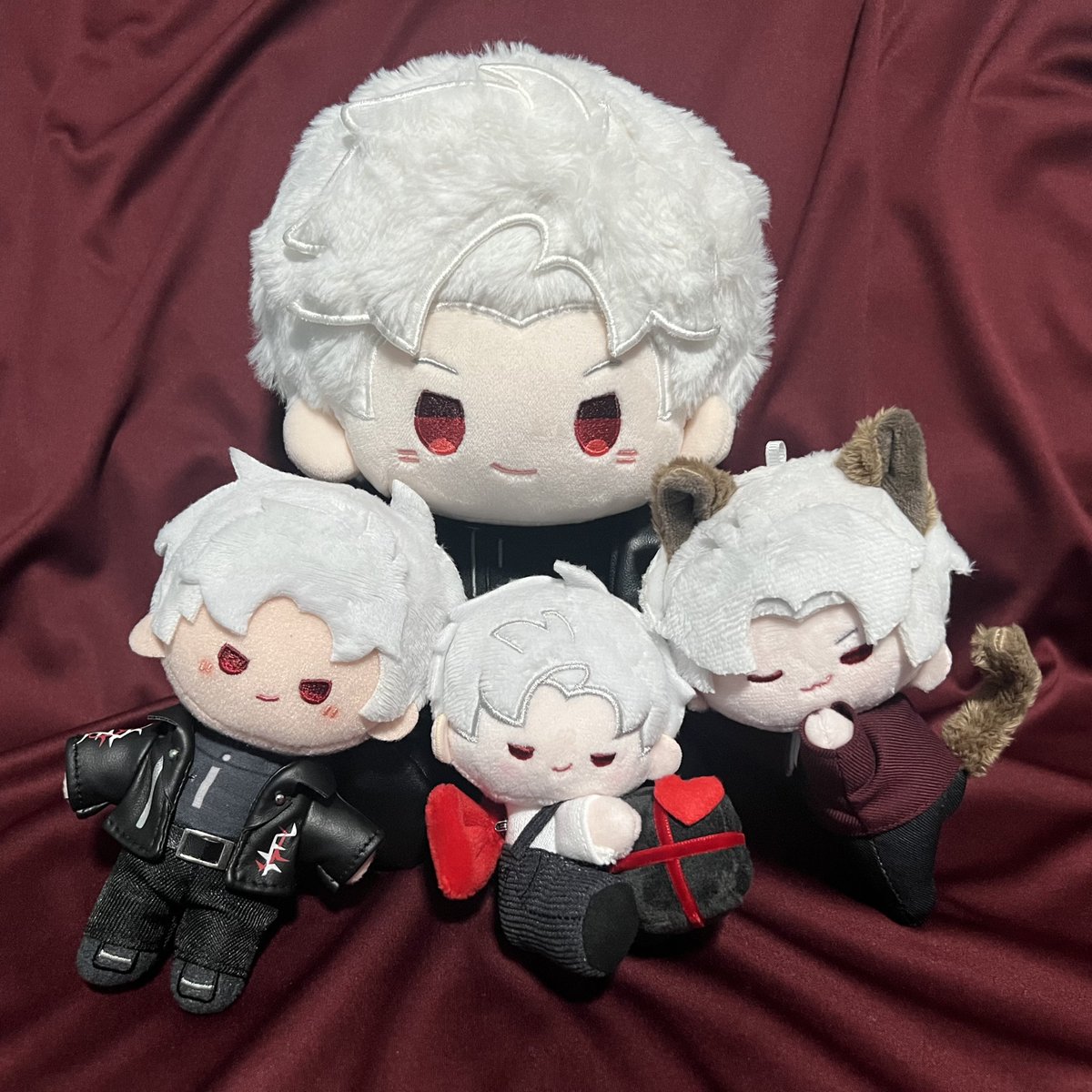 Also, official Sylus plushies are complete… so far 🫣

Didn’t buy the panda and winter plushies and it’s impossible for me to get the vip one 🥹