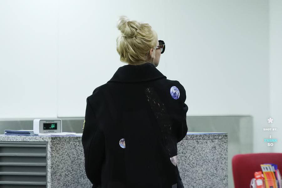 chaerinjpg's tweet photo. 📸: #cl at gimpo airport, 2014. https://t.co/h1aUfT2Pm1