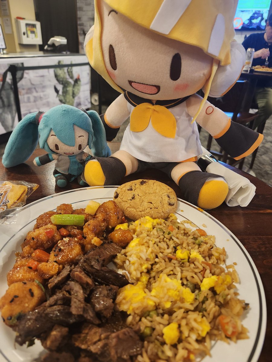 Pikdenwin's tweet photo. #MikuExpo https://t.co/eag8PLn3Vy