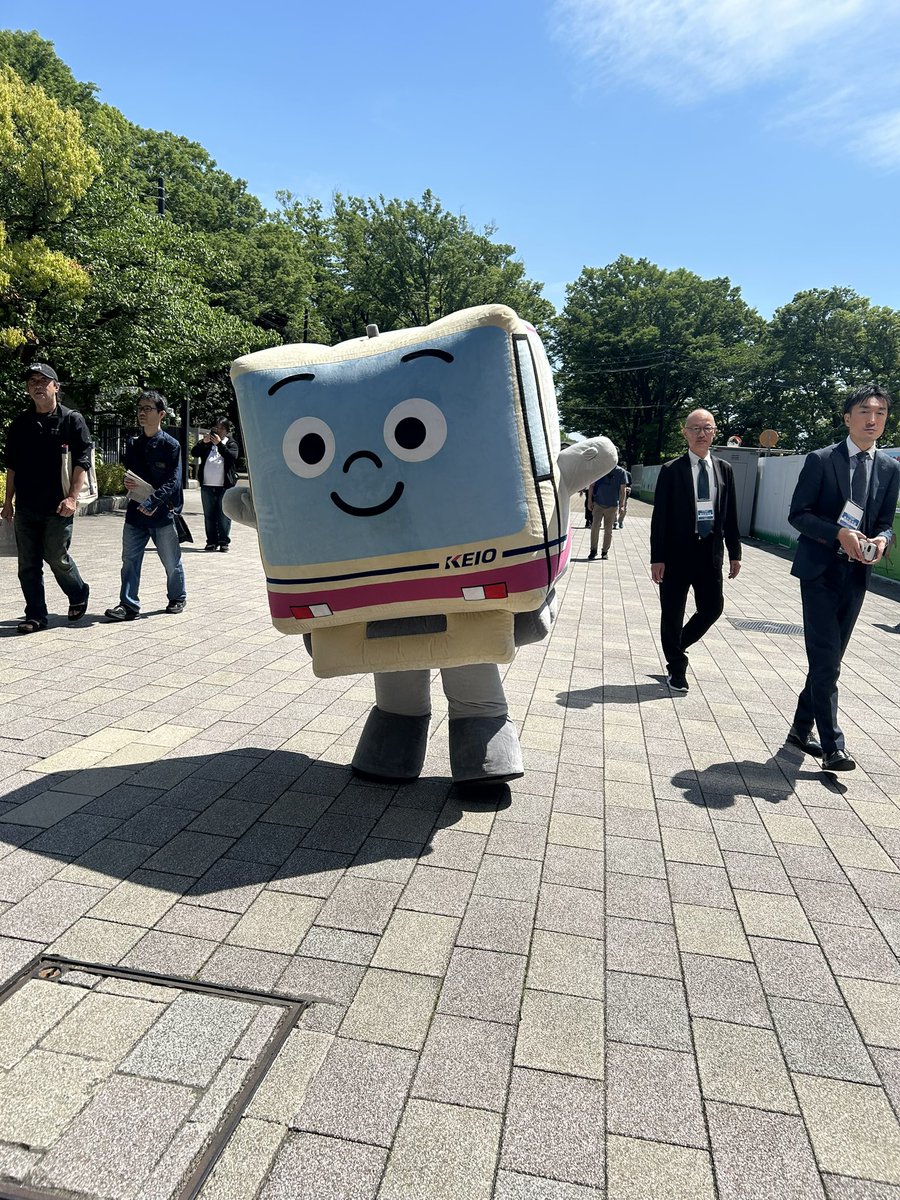 Y_666_666's tweet photo. 今日は京王杯！ https://t.co/BmN1CyELx2