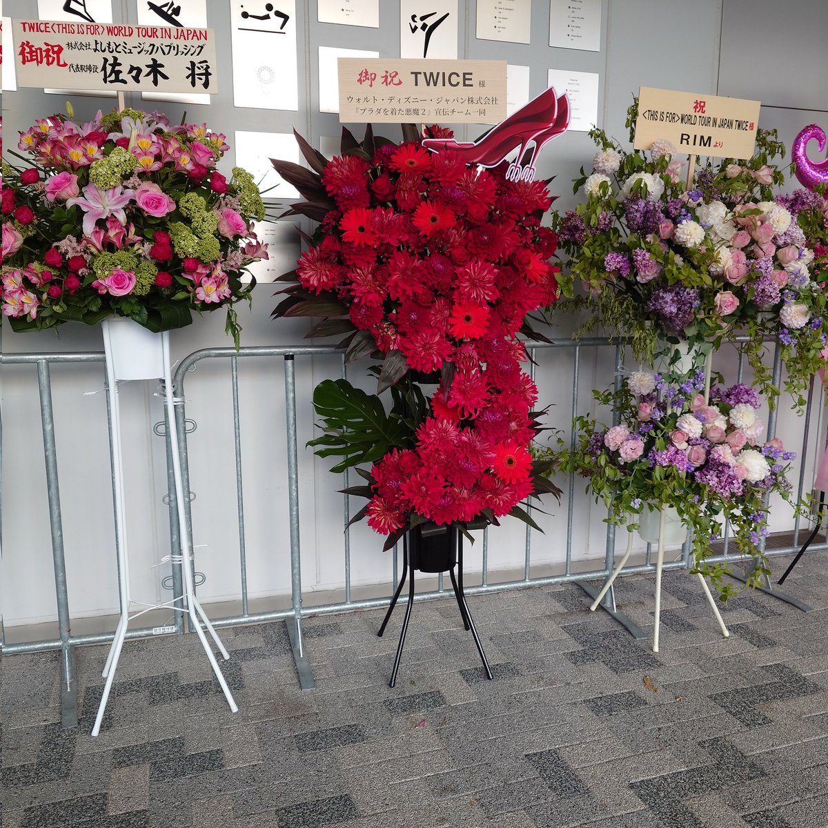 a_chi123's tweet photo. 土日火曜日でTWICE、水木曜日でD＆Sに参戦しました❤食生活乱れて肌荒れMAXだけど、幸福感ハンパない😍✨楽しかったぁ❤お世話になったonceの皆さま、caratの皆さま、ありがとうございました🎵 https://t.co/XjA0Zew8gS