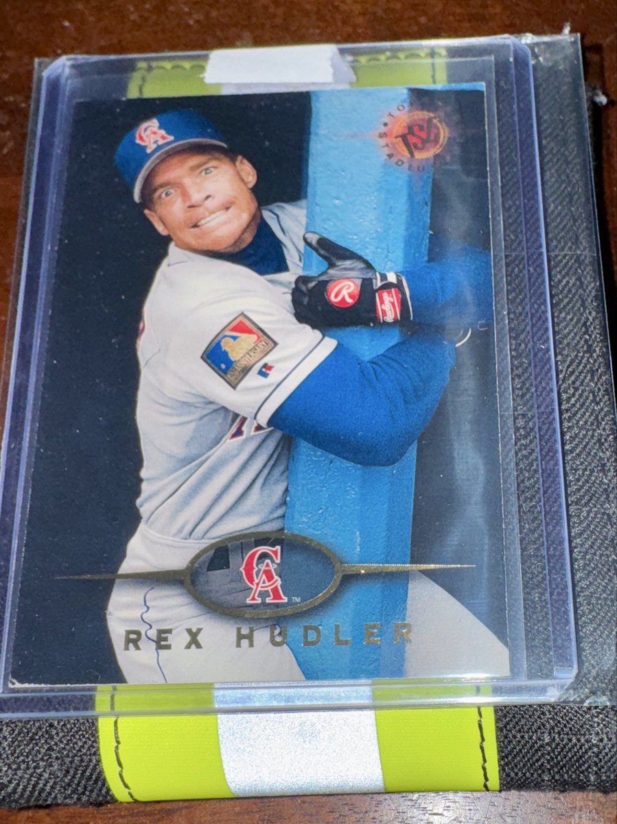 CarlosLeeFan's tweet image. I had to splurge on this classic
@RexHudler1 card for my dad for 
Fathers Day next month🤙⚾️
#thehobby #baseballcards