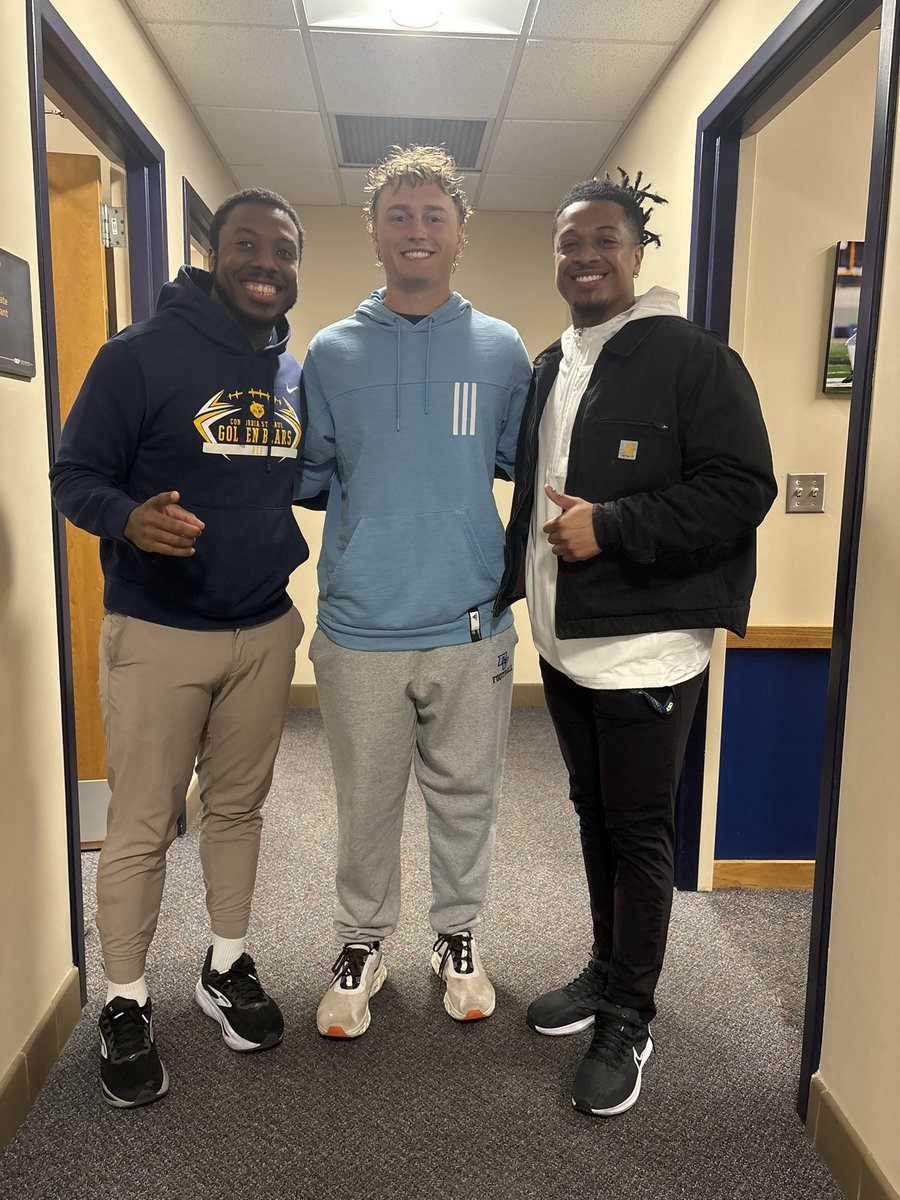 RosendahlCole's tweet photo. @CoachSchu44 @_jordanwesley @MarcoAguinaga_ @PVSharksFB @RecruitingBh @bhernyscoutguy @j_pearce7 @TrevorRosendah https://t.co/Mc16ghTRP4