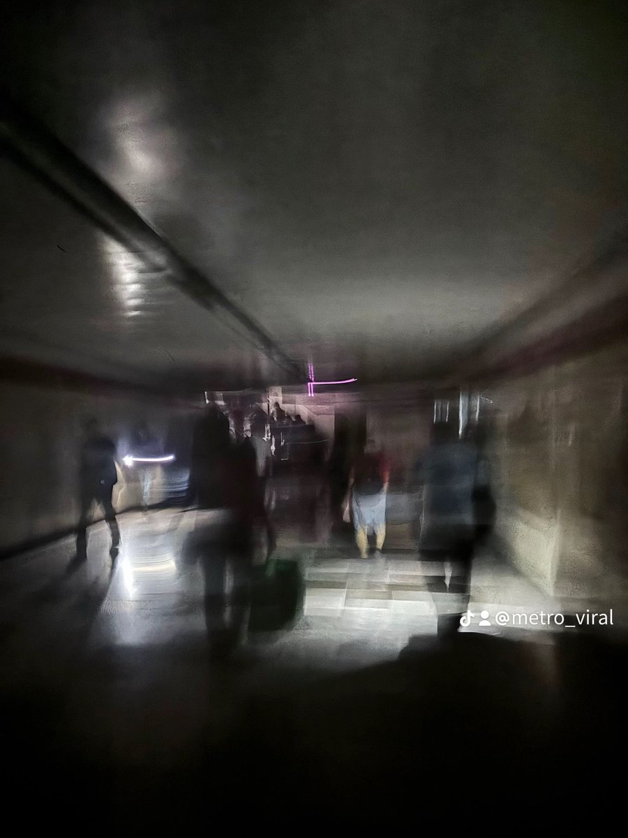 MetroViralMx's tweet image. #ULTIMAHORA

Reportan problemas en el Suministro de Energía en la Línea 1 del Metro de Ciudad de México 🇲🇽 @MetroCDMX 

Usuarios Denuncian estaciones y transbordos completamente obscuras… de igual manera retraso en el Servicio🚨

El #MetroCDMX vive una Crisis Actualmente…❌