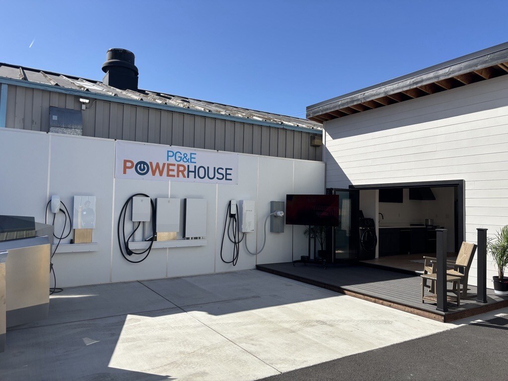 FactorThisMedia's tweet image. PG&amp;amp;E wants customers to feel more comfortable with electrification ow.ly/muFv106xXlf

#ElectricVehicles #GridModernization #News #PowerGrid #DTECH