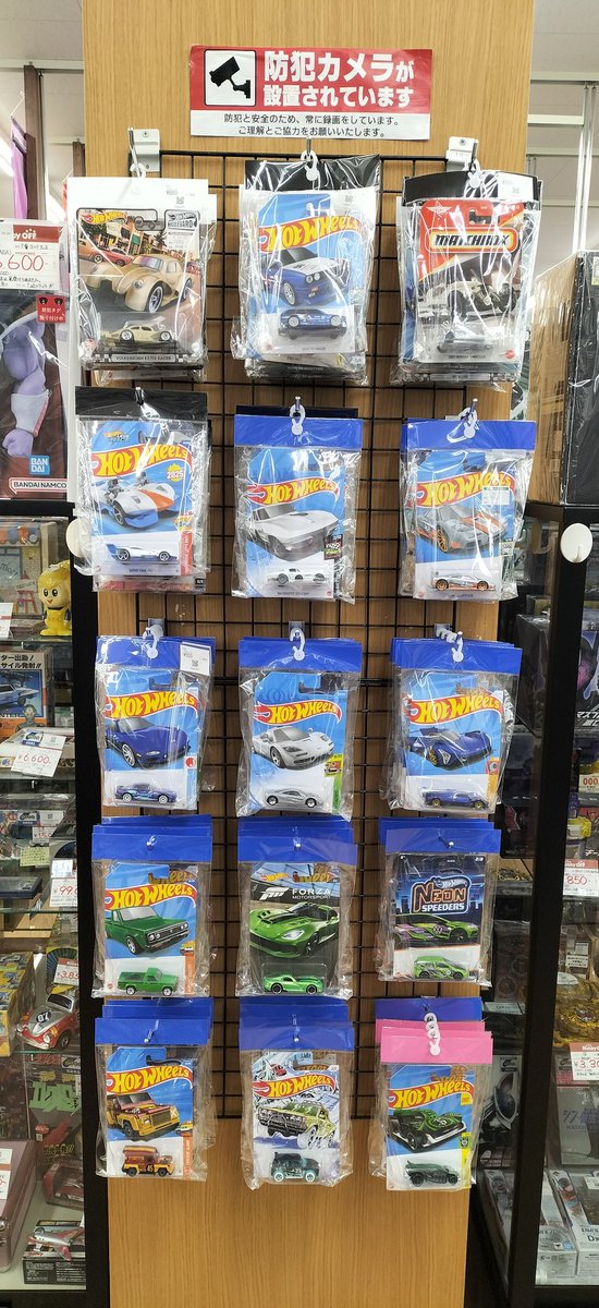 hobby28039's tweet photo. HOT！あまりにもHOT！
大量のホットウィールがやってきました！
多すぎてちょっと売り場に分散しちゃってますが…
圧巻の品揃えです！もしかしたらレア物もあるかも…？

お問い合わせはコチラ↓
https://t.co/YNC98s1t3M

#econosreuse #ミニカー #ホットウィール #HOTWHEELS #ホビーオフ https://t.co/1LvRb8wcwU