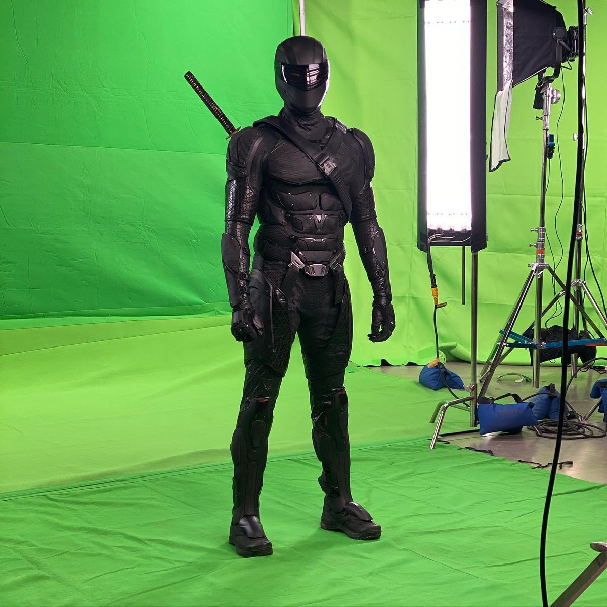 NebsGoodTakes's tweet image. found these rare images of the Snake Eyes suit from the film Snake Eyes (2021) that gets worn for exactly 22 seconds