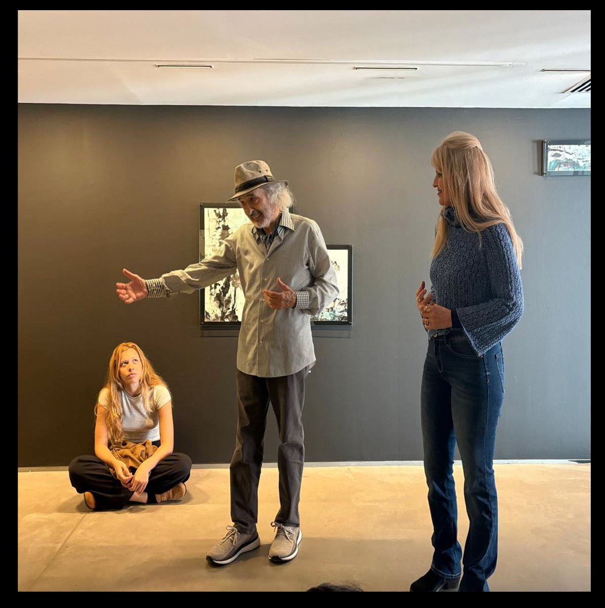 vmarquezart's tweet photo. Visita del pasado 30 de abril al Museo Jorge Rando, con el alumnado de EDUSO en la asignatura de Educación Social a través del Arte. Tras la vista guiada, comenzamos a vivenciar el arte, con la grata sorpresa de la aparición y participación del Maestro J. Rando   #VictoriaMárquez https://t.co/0W58dLutPt