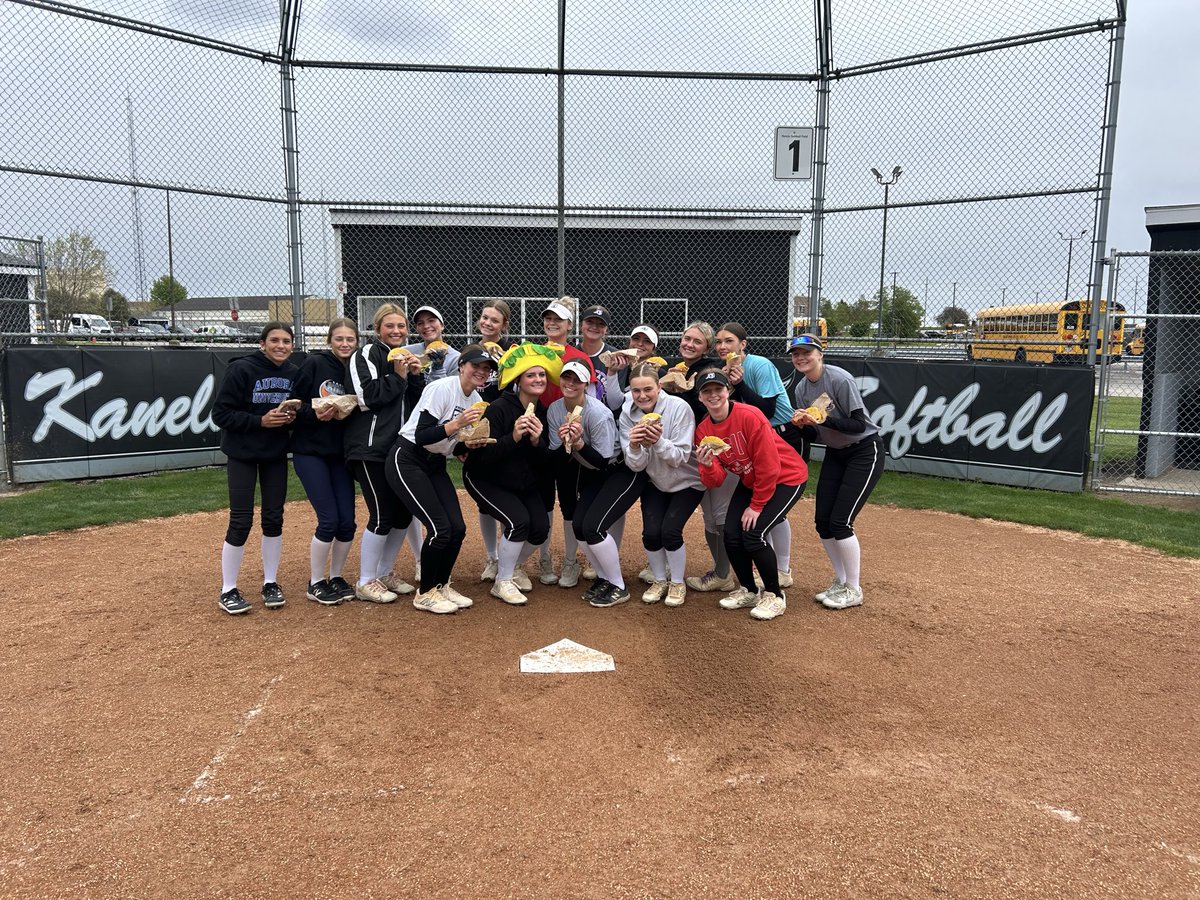 KanelandKnightsGirlsSB tweet media