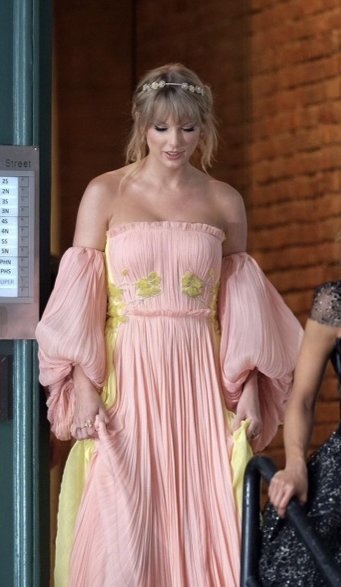 mhtsgallery's tweet image. #TaylorSwift