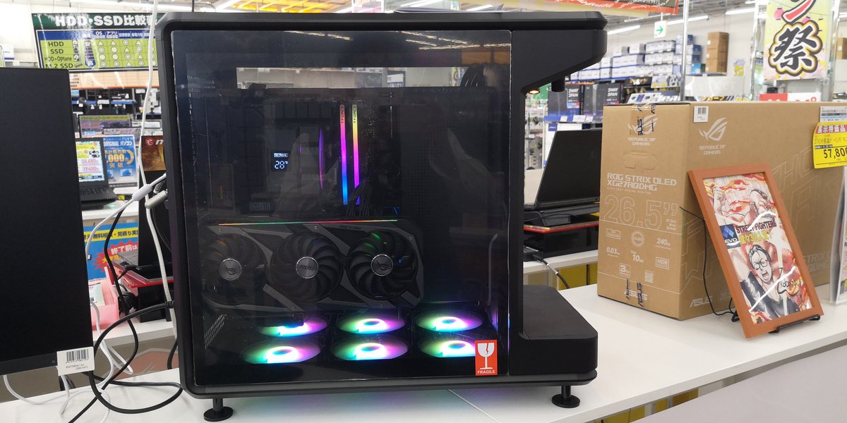ZOA_KAKEGAWA's tweet photo. @CoolerMasterJP の話題作!
#MASTERFRAME360 デモ稼働開始!
ケースフロントに【ステージ】を配置した【超推し活】仕様!
最上位モデルはステージ背面に15.6インチモニタ搭載!
ステージ高もガンプラならPGクラスも飾れます( ´∀`)
最高のPCで最高の推し活しましょう( ´∀`)bグッ! https://t.co/8MPi4Ad9qX