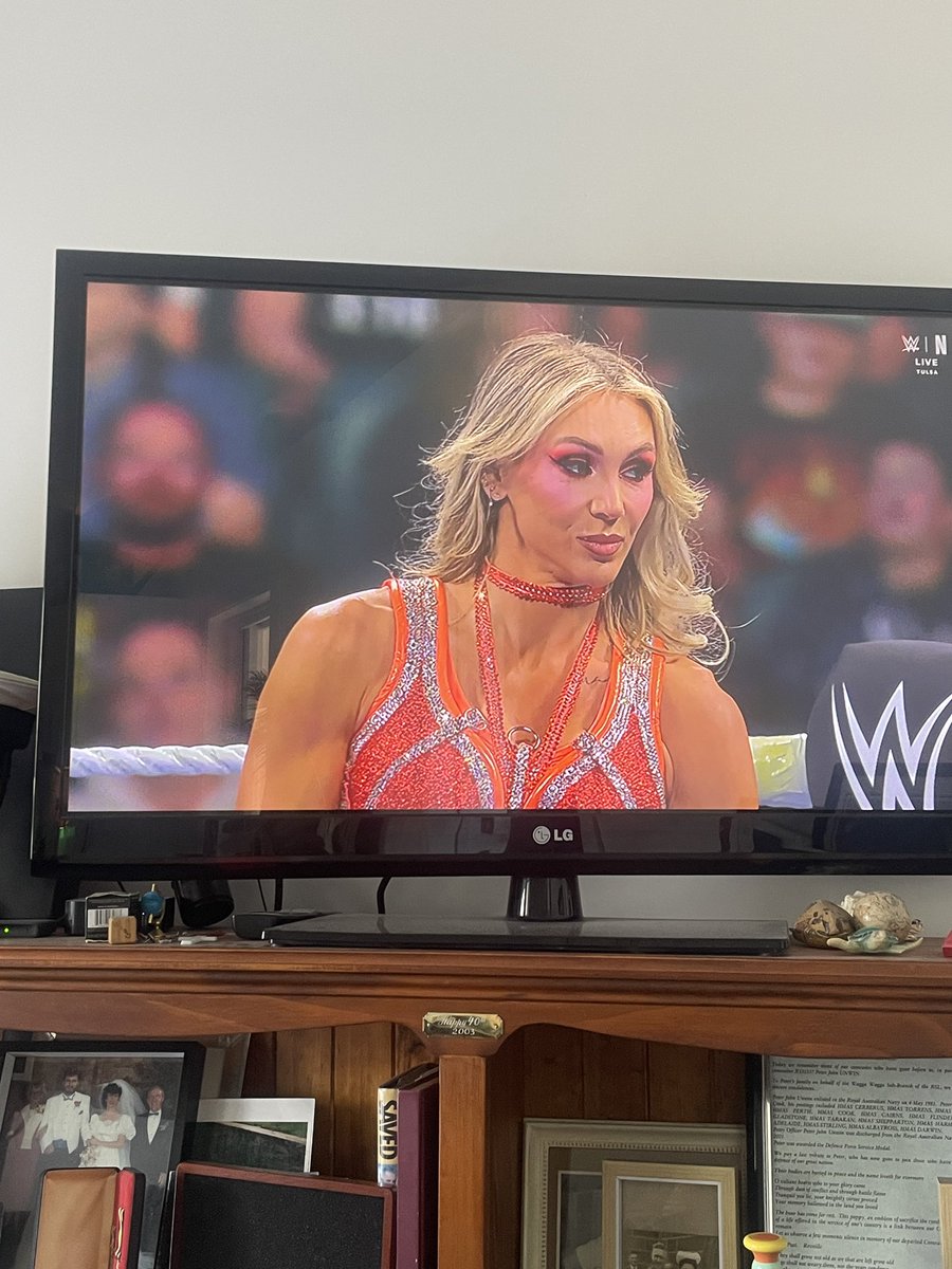 CathCath77's tweet image. @jacyjaynewwe #FatalInfluence @MsCharlotteWWE #Tulsa #WWE #SmackDown @StephMcMahon AMAZING LADIES!!