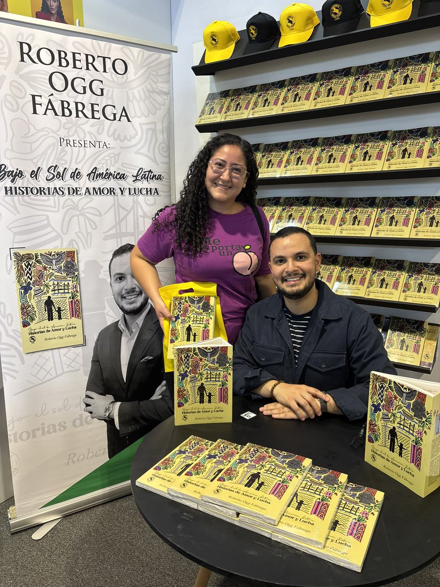ROggFabrega's tweet photo. Participando de la Feria Internacional del Libro de Bogotá (@FILBogota) 

¡Gracias a todos y todas por su cariño! 🙏🌎 https://t.co/3aPDA1KA1Z