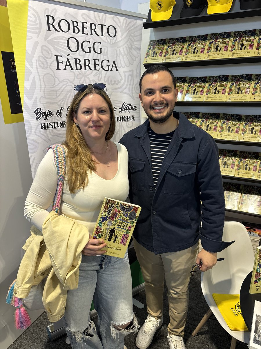 ROggFabrega's tweet photo. Participando de la Feria Internacional del Libro de Bogotá (@FILBogota) 

¡Gracias a todos y todas por su cariño! 🙏🌎 https://t.co/3aPDA1KA1Z