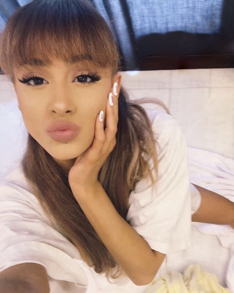 ariana tweet media