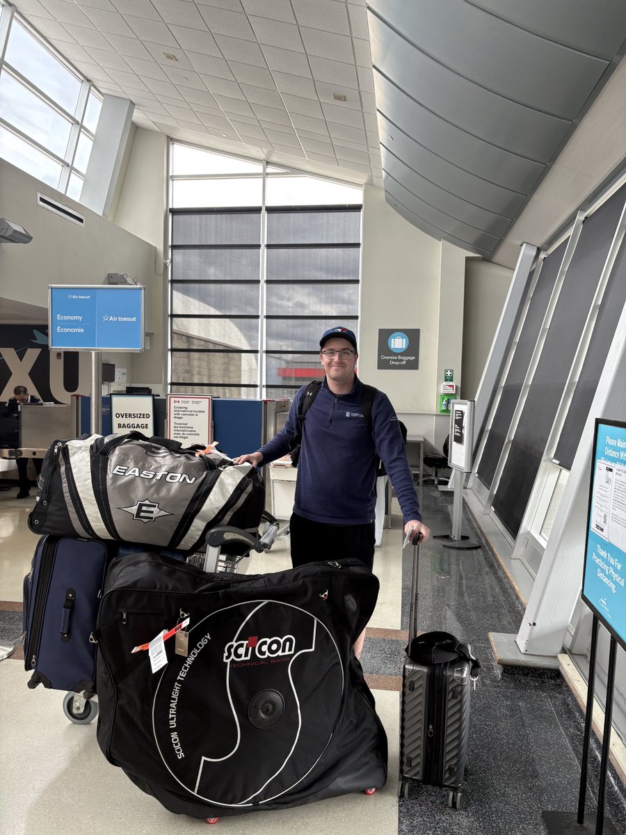 BruceCrowle's tweet photo. Little delay before starting university, but look who's heading back home 3 1/2 years later with a business degree!!!  Not to mention half way through completing his CFA &amp; working at an investment firm while going to school.  I wonder what's next.....stay tuned. #proudparents https://t.co/Ynhel4aYQw