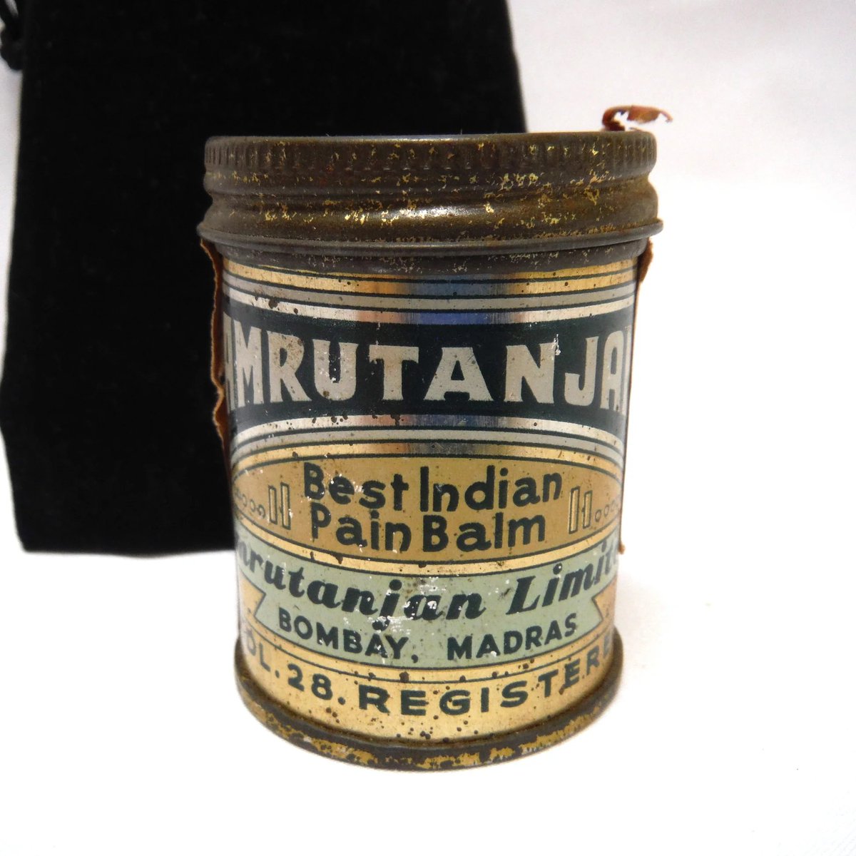 Fintech03's tweet image. Before the world knew the power of Big Pharma, a journalist in a tiny lab in Bombay created a substance so potent it triggered a trade war with London. It was a yellow grease that did not just soothe headaches but funded a movement, bypassed British blockades, &amp;amp; became 1 of the